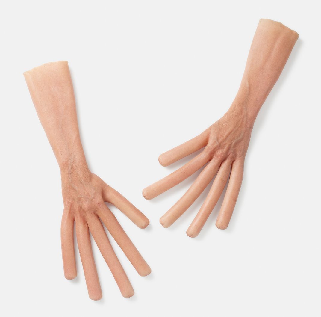 Hot dog hands