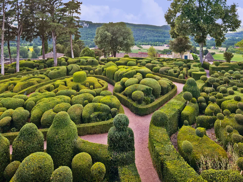 Marqueyssac gentle hill topiary