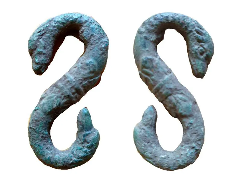 Post-medieval snake-shaped belt hooks