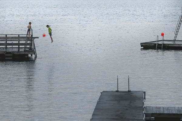 Kinder beim Baden.    Canon EOS R6 Mark II, 100mm thumbnail