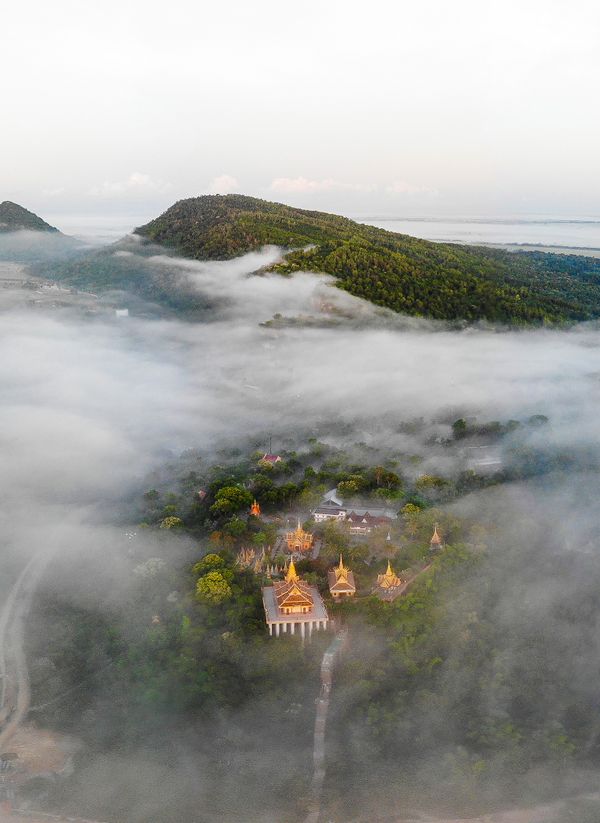 A foggy day on Ta Pa pagoda thumbnail