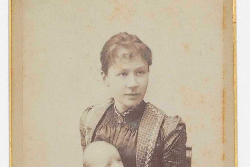 Jo_Bonger_and_son_Vincent_Willem_van_Gogh_1890.jpg