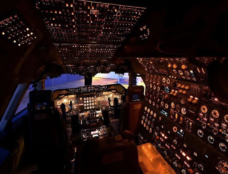 20110520030005747-200-cockpit1.jpg