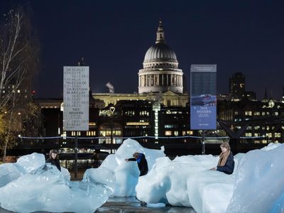 The artist installed 24 blocks of Greelandic ice outside of London's Tate Modern