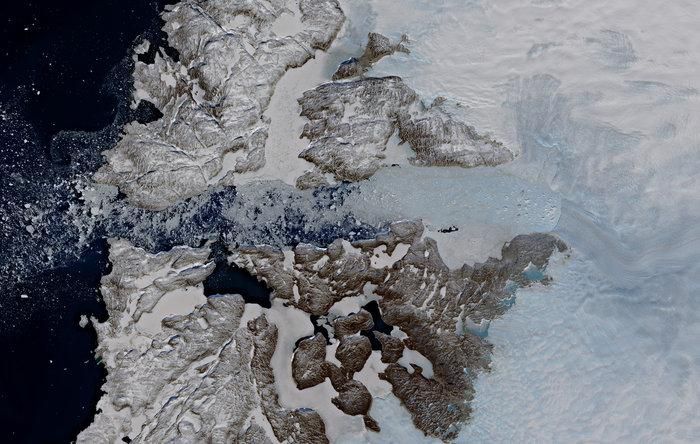 The Glacier That Produced the 'Titanic' Iceberg Has Suddenly Stopped  Flowing | Smart News| Smithsonian Magazine