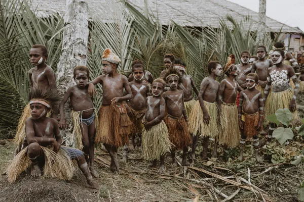 Asmat kids watching their parents thumbnail
