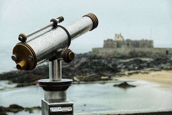 A viewing eyeglass overlooking the National Fort at St Malo, France thumbnail