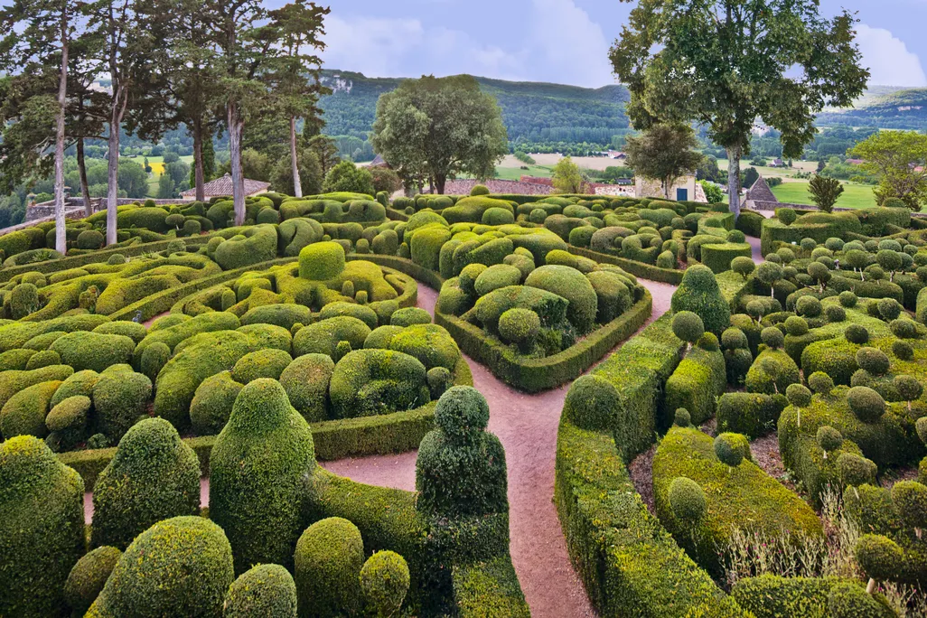 Marqueyssac gentle hill topiary