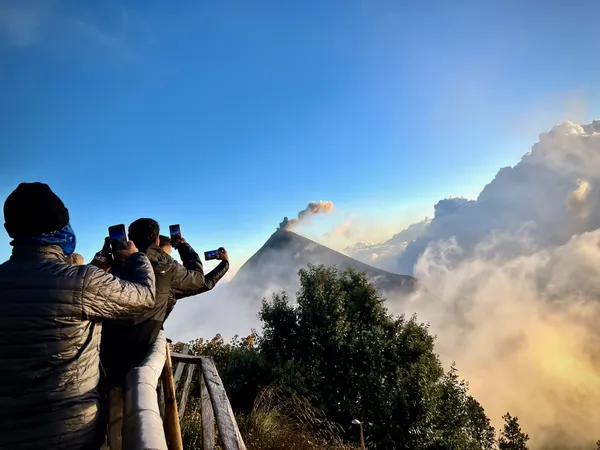 Watching Volcán de Fuego thumbnail