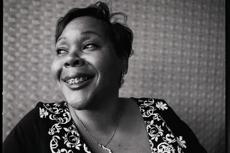 Redd Velvet (born Crystal Tucker) started her career as a classically trained singer. In her early 40s she moved to Memphis and switched to the blues.