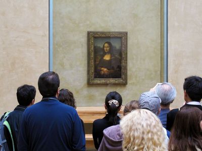 The Mona Lisa's sparse setting may help visitors better appreciate its beauty, according to a new psychology study.