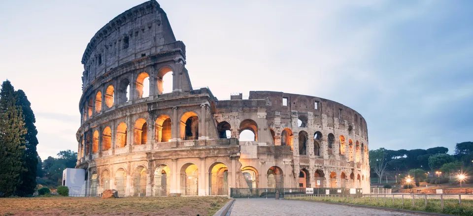  The Colosseum of Rome 