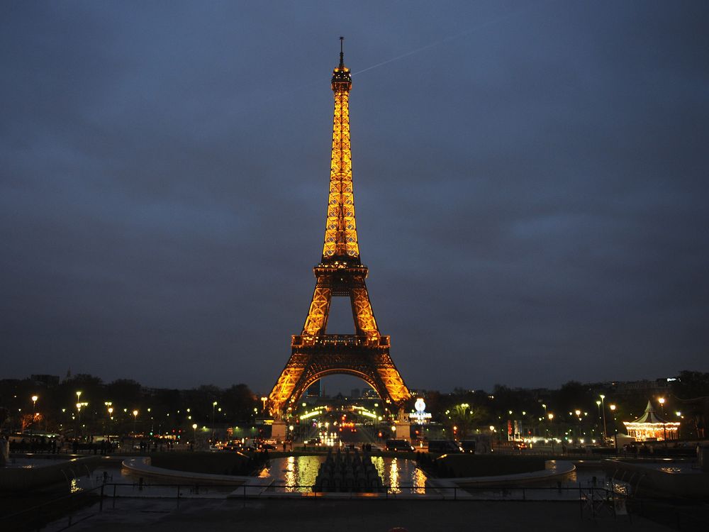 eiffel tower at night with lights