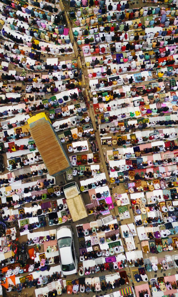 The prayer on the road. thumbnail