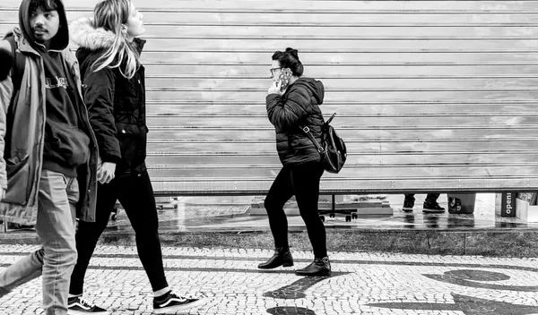 Walkers in Porto thumbnail
