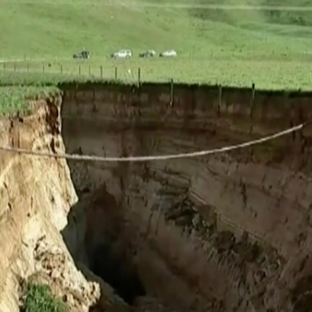 A 630-Foot Deep Sinkhole in China Just Revealed a Lost World