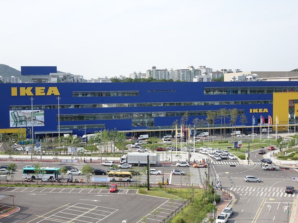 2048px-2015년_6월_29일_IKEA_광명점_외부_전경.jpg