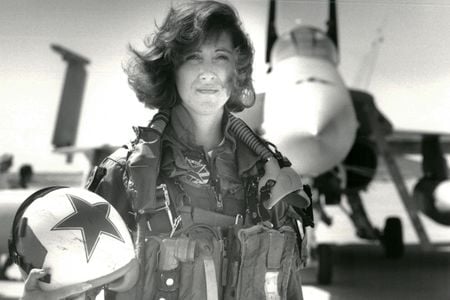 Tammie Jo Shults during her days as a Navy pilot.