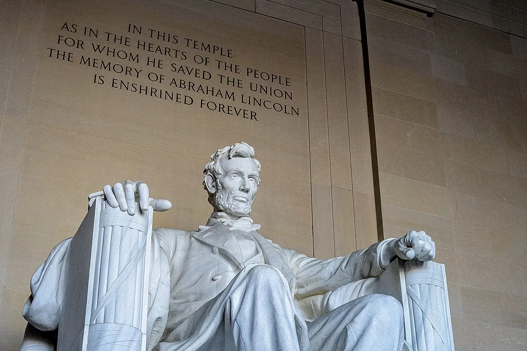 Statue of Lincoln Memorial