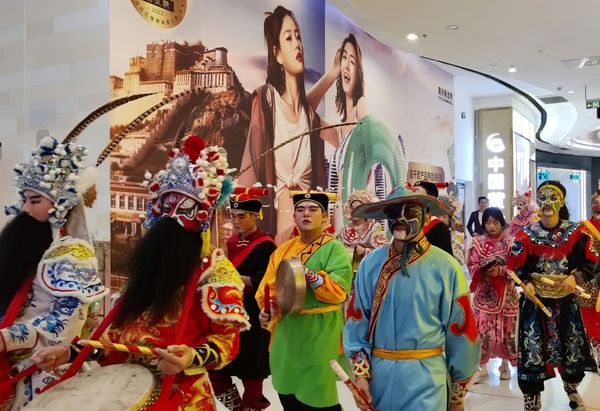 With a beaming smile, I look at the hero. thumbnail