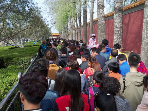 The queue for entry to Tiananmen Square thumbnail