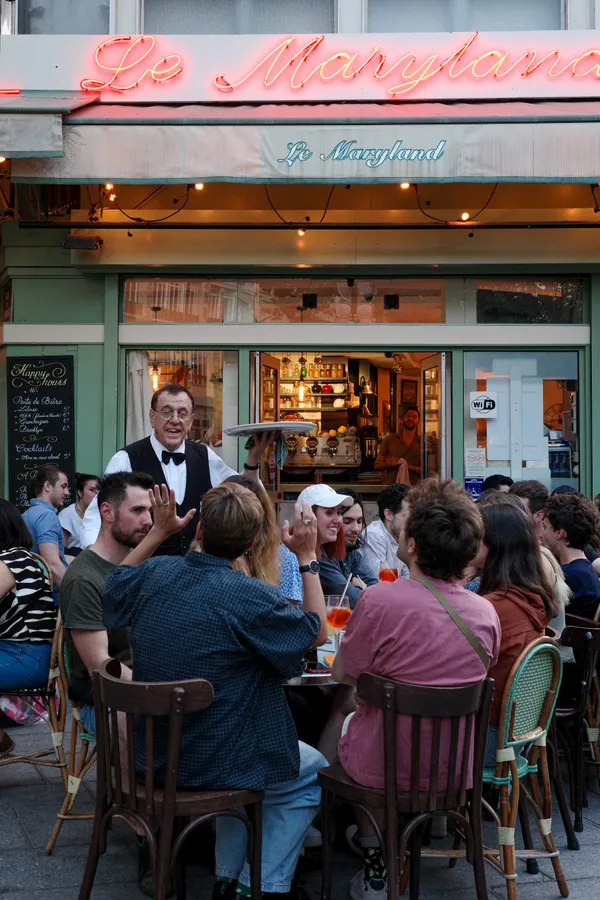 Waiter Serving a Lively Terrace thumbnail