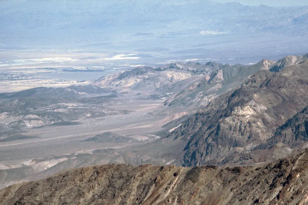 Death_Valley,19820817,Dante's_View,to_North.jpg