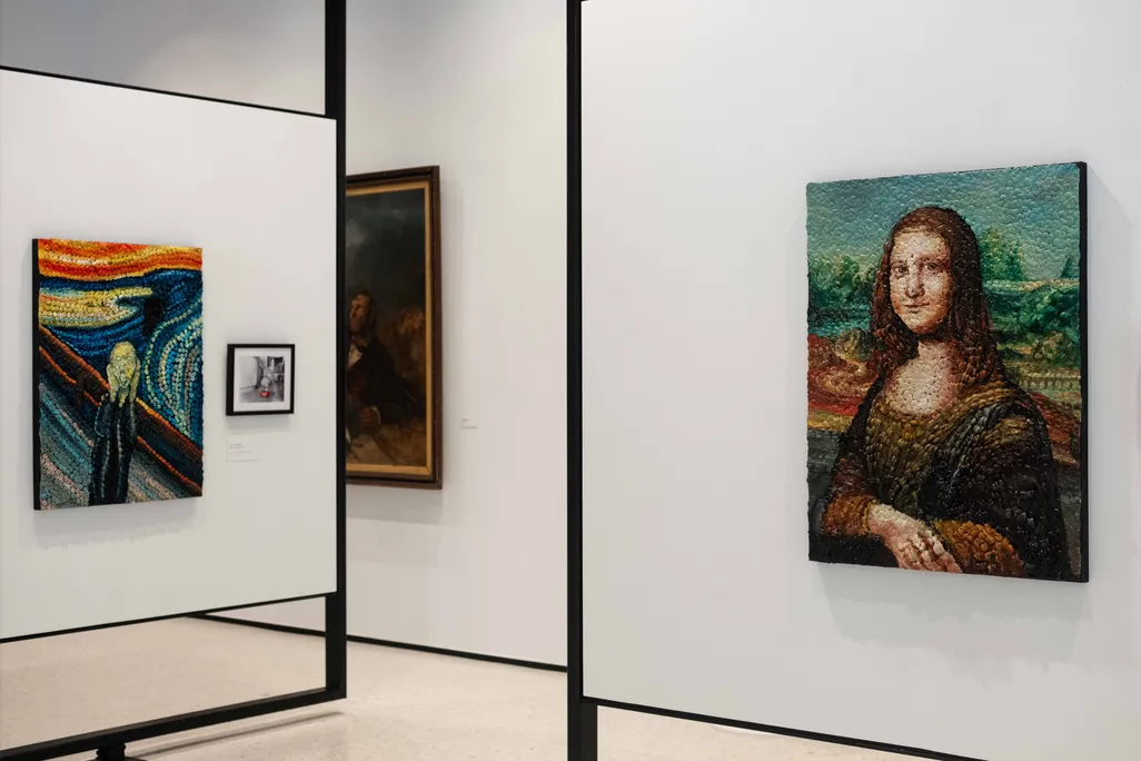 A kibble Scream and Mona Lisa on display