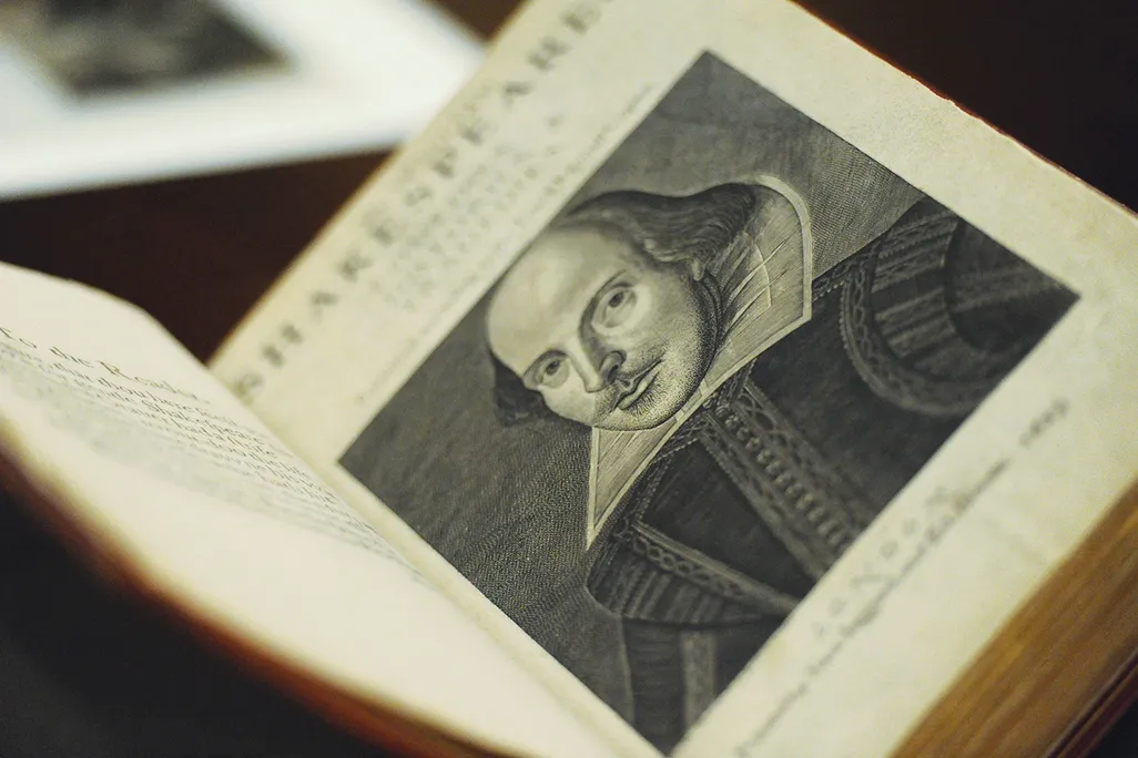 William Shakespeare portrait on the title page