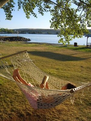 20110520090144hammock-reading-by-erik-shin-300x400.jpg