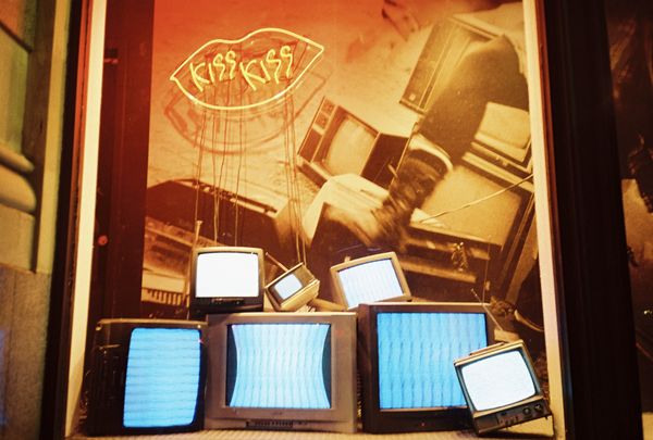 Kiss, Kiss, Fall in Love thumbnail