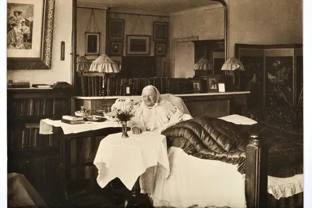Florence Nightingale in bed at South Street in 1906, aged 86