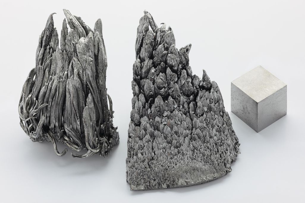 Yttrium_sublimed_dendritic_and_1cm3_cube.jpg
