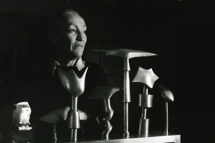 Margrit Baumann, Meret Oppenheim in ihrem Atelier, 1982