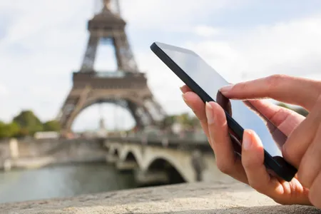 A "mobile multifonction" or "mobile" in action.