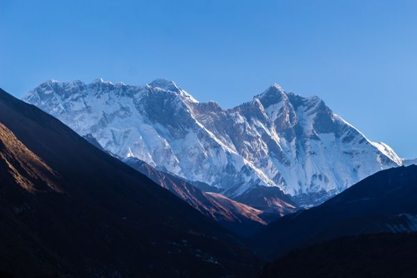 The Majestic Everest Range thumbnail