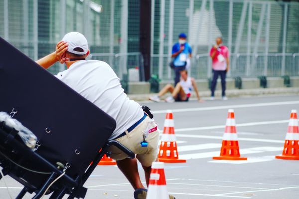 News photographer watches retired athletes at the Tokyo Olympics thumbnail