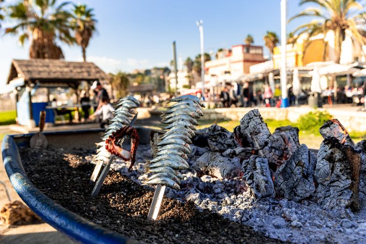 M&aacute;laga&rsquo;s famous espetos,&nbsp;or sardines, are cooked over an open flame in traditional blue fishing boats right on the beach.