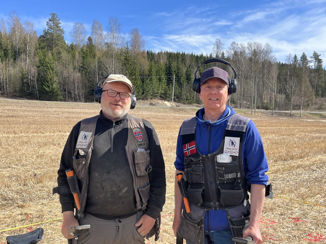 Vegard Sørlie (left) and Rune Sætre (right), the metal detectorists who discovered the hoard