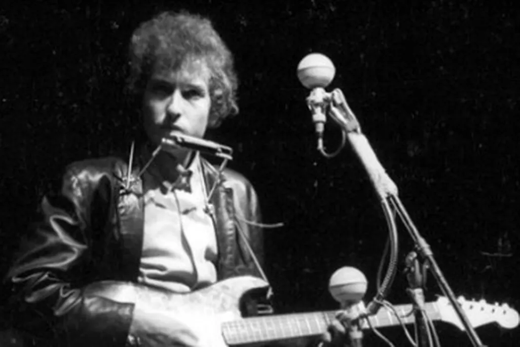 Dylan performs at the Newport Folk Festival