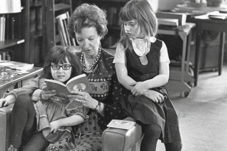 Madeleine L'Engle, with granddaughters Charlotte and L&eacute;na, in 1976.