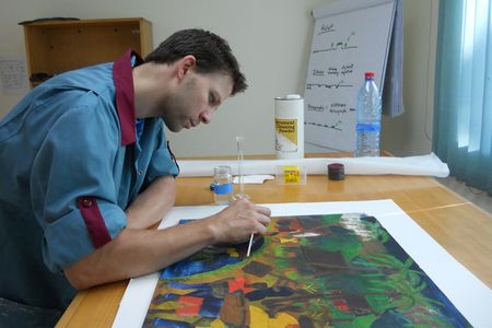 Paper conservator Bernard Colla treats a gouache from the Centre d‘Art collection.