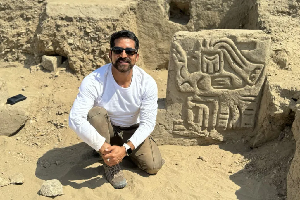 Luis Muro Ynoñán with bird carving