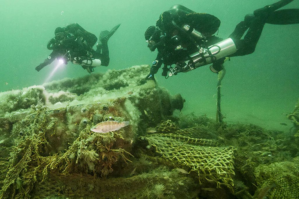 Stellwagen Bank Shipwreck and Divers