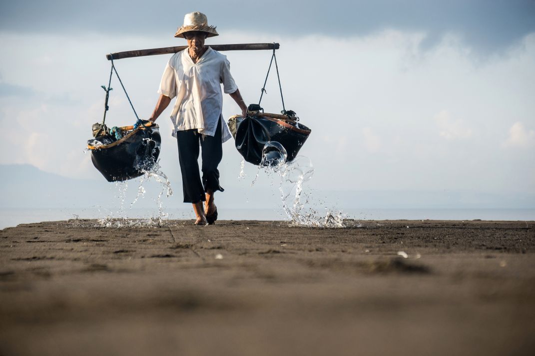 The traditional salt farmer | Smithsonian Photo Contest | Smithsonian ...