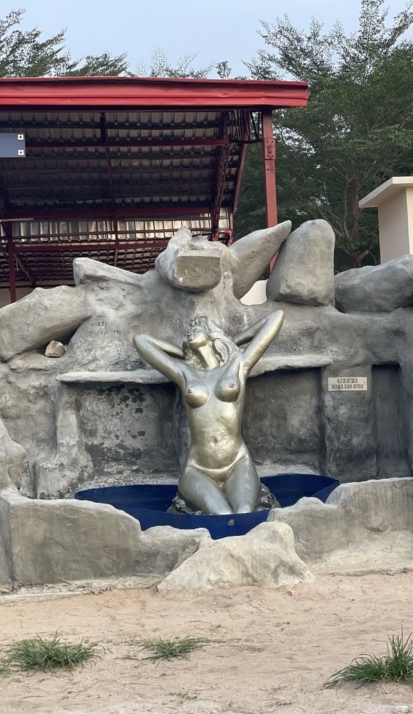 Statue of a naked woman thumbnail