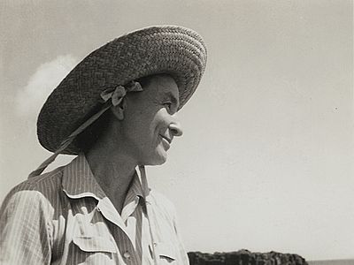 Harold Stein, [Georgia O’Keeffe on Leho‘ula Beach, near ‘Aleamai, Hāna, Maui], 1939, Gelatin silver print