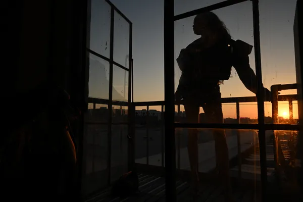 When the lights go down in the city thumbnail