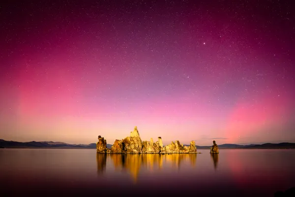 A pink glow above the Tufa Towers thumbnail