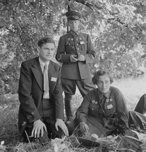 Russian delegates accompany Pavlichenko (right) on her visit to Washington, D.C. in 1942.